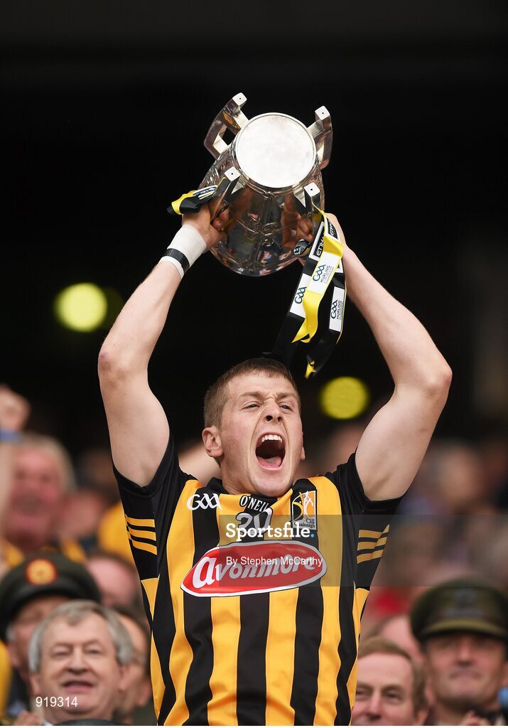 27 September 2014; Kilkenny captain Lester Ryan lifts the Liam MacCarthy cup. GAA Hurling All Ireland Senior Championship Final Replay, Kilkenny v Tipperary. Croke Park, Dublin. Picture credit: Stephen McCarthy / SPORTSFILE