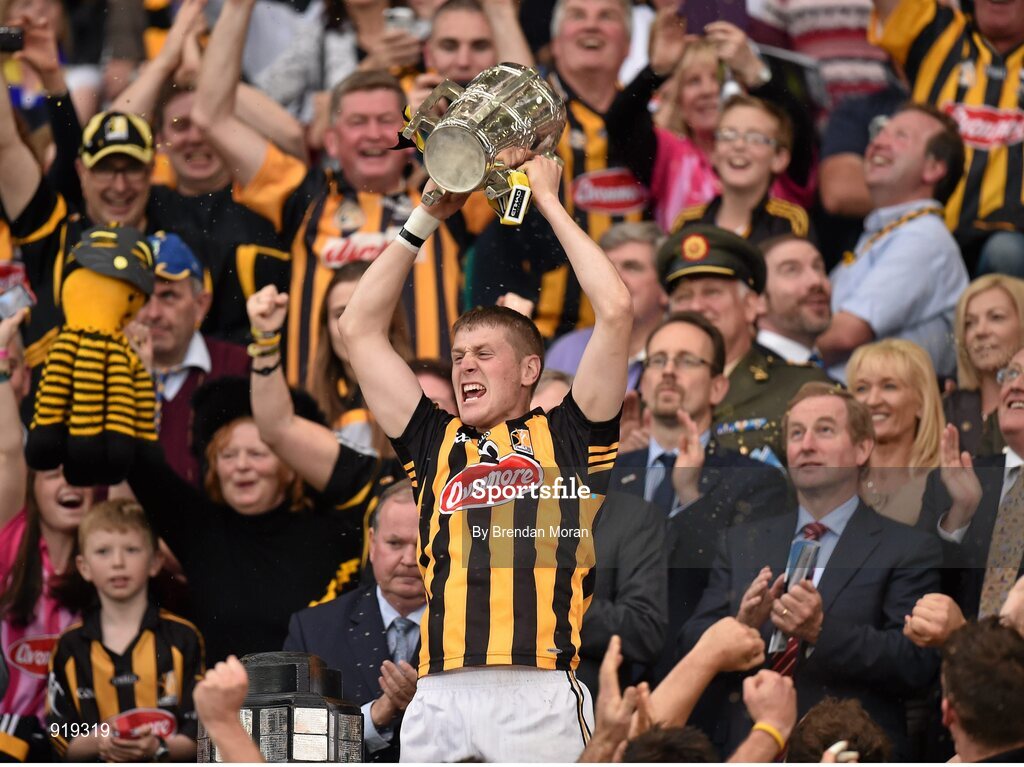 27 September 2014; Kilkenny captain Lester Ryan lifts the Liam MacCarthy cup. GAA Hurling All Ireland Senior Championship Final Replay, Kilkenny v Tipperary. Croke Park, Dublin. Picture credit: Brendan Moran / SPORTSFILE