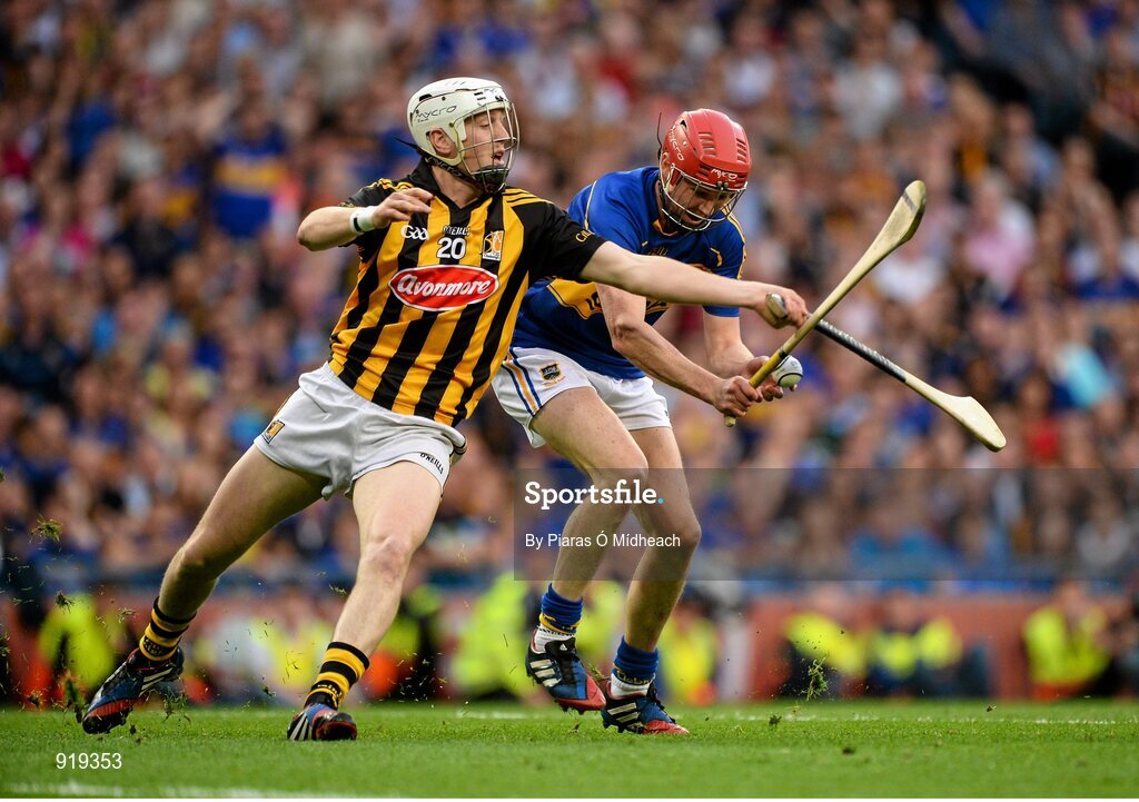 27 September 2014; Shane Bourke, Tipperary, in action against Lester Ryan, Kilkenny. GAA Hurling All Ireland Senior Championship Final Replay, Kilkenny v Tipperary. Croke Park, Dublin. Picture credit: Piaras Ó Mídheach / SPORTSFILE