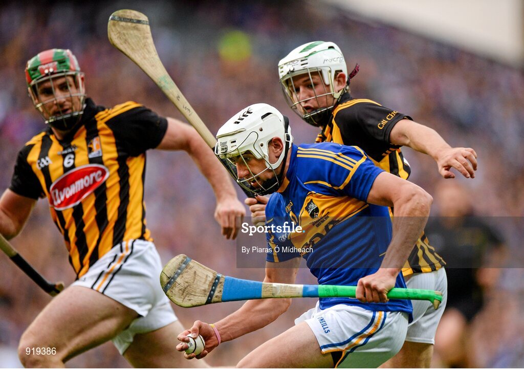 27 September 2014; Patrick Maher, Tipperary, in action against Pádraig Walsh, right, and Kieran Joyce, Kilkenny. GAA Hurling All Ireland Senior Championship Final Replay, Kilkenny v Tipperary. Croke Park, Dublin. Picture credit: Piaras Ó Mídheach / SPORTSFILE