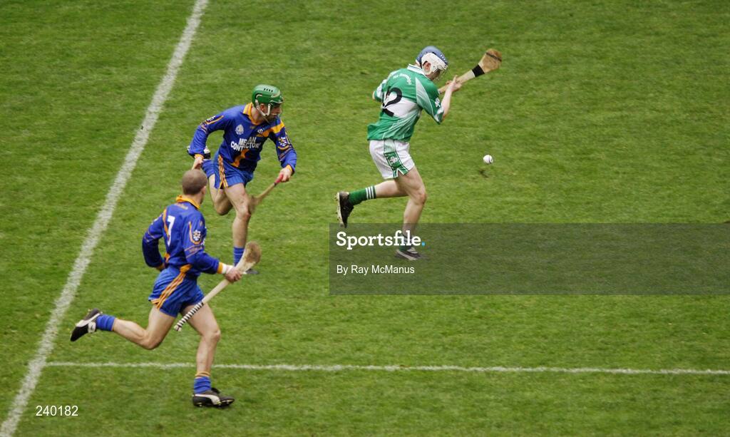 17 March 2007; TJ Reid, beats Brian Mahony, centre, and Damien McClearn, Loughrea, to score a goal for Ballyhale Shamrocks. AIB All-Ireland Senior Club Hurling Championship Final, Ballyhale Shamrocks v Loughrea, Croke Park, Dublin. Picture credit: Ray McManus / SPORTSFILE