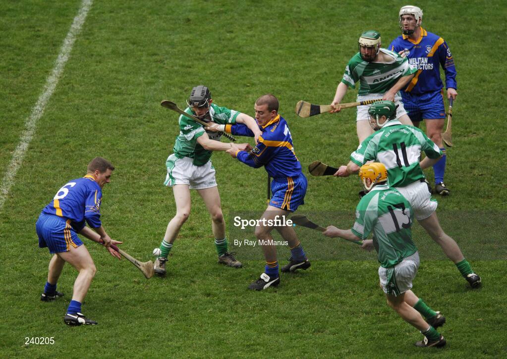 17 March 2007; Patrick Reid, Ballyhale Shamrocks, and Damien McClearn, Loughrea, jostle for possession as Loughrea's Greg Kennedy, 6, prepares to clear. AIB All-Ireland Senior Club Hurling Championship Final, Ballyhale Shamrocks v Loughrea, Croke Park, Dublin. Picture credit: Ray McManus / SPORTSFILE
