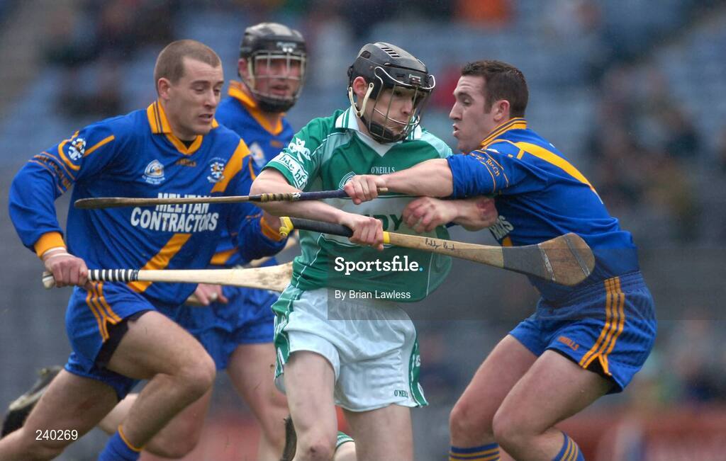 17 March 2007; Patrick Reid, Ballyhale Shamrocks, in action against Tom Regan, right, and Damien McClearn, Loughrea. AIB All-Ireland Senior Club Hurling Championship Final, Ballyhale Shamrocks v Loughrea, Croke Park, Dublin. Picture credit: Brian Lawless / SPORTSFILE