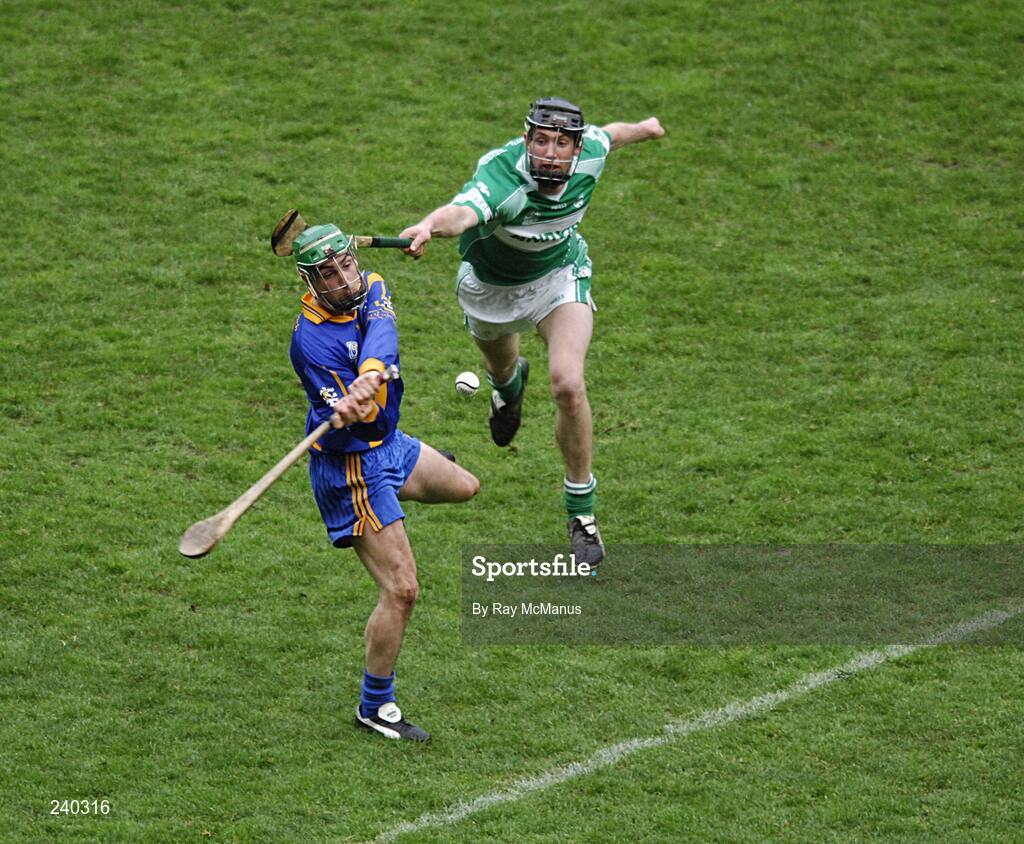 17 March 2007; Michael Fennelly, Ballyhale Shamrocks, tries to hook his opposite number Brian Mahoney, Loughrea. AIB All-Ireland Senior Club Hurling Championship Final, Ballyhale Shamrocks v Loughrea, Croke Park, Dublin. Picture credit: Ray McManus / SPORTSFILE