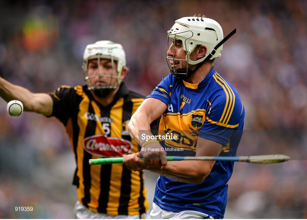 27 September 2014; Patrick Maher, Tipperary, in action against Pádraig Walsh, Kilkenny. GAA Hurling All Ireland Senior Championship Final Replay, Kilkenny v Tipperary. Croke Park, Dublin. Picture credit: Piaras Ó Mídheach / SPORTSFILE