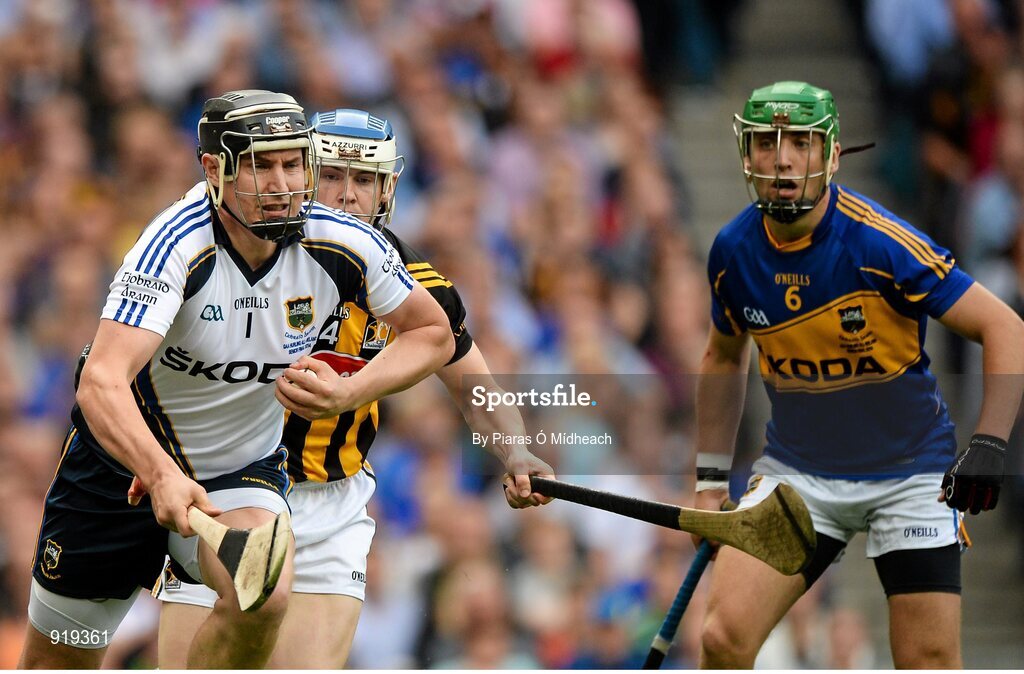 27 September 2014; Darren Gleeson, Tipperary, supported by team-mate James Barry, in action against TJ Reid, Kilkenny. GAA Hurling All Ireland Senior Championship Final Replay, Kilkenny v Tipperary. Croke Park, Dublin. Picture credit: Piaras Ó Mídheach / SPORTSFILE
