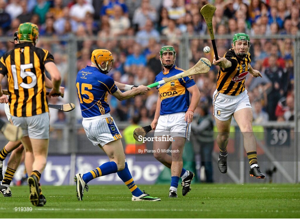 27 September 2014; Lar Corbett, Tipperary, is blocked down by Paul Murphy, Kilkenny. GAA Hurling All Ireland Senior Championship Final Replay, Kilkenny v Tipperary. Croke Park, Dublin. Picture credit: Piaras Ó Mídheach / SPORTSFILE
