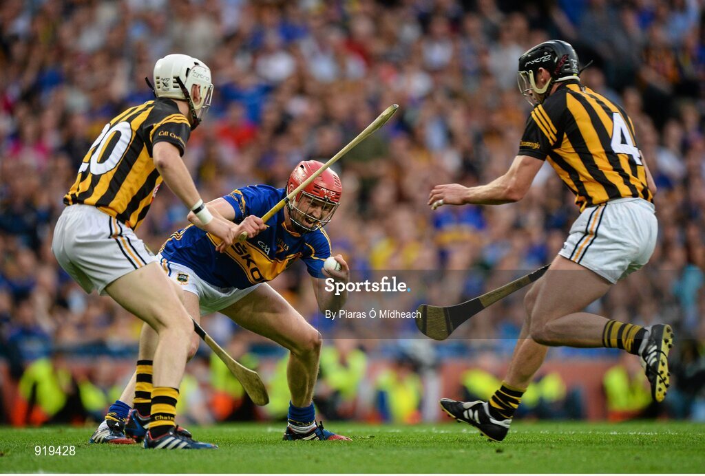 27 September 2014; Shane Bourke, Tipperary, in action against Lester Ryan, left, and Jackie Tyrrell, Kilkenny. GAA Hurling All Ireland Senior Championship Final Replay, Kilkenny v Tipperary. Croke Park, Dublin. Picture credit: Piaras Ó Mídheach / SPORTSFILE