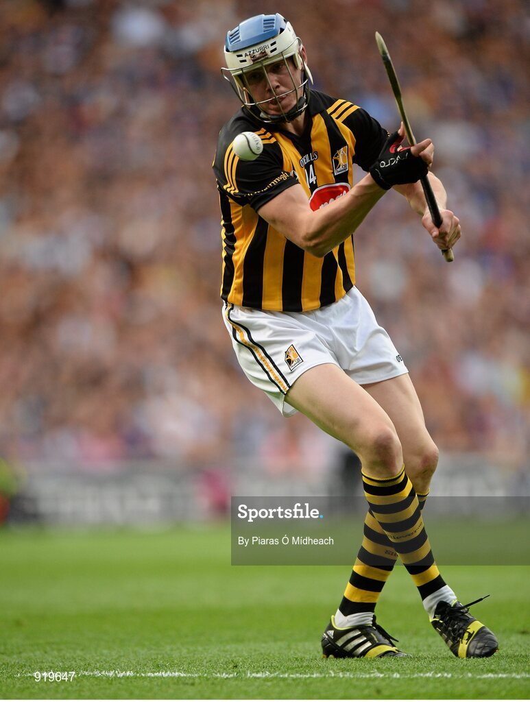 27 September 2014; TJ Reid, Kilkenny, takes a free. GAA Hurling All Ireland Senior Championship Final Replay, Kilkenny v Tipperary. Croke Park, Dublin. Picture credit: Piaras Ó Mídheach / SPORTSFILE