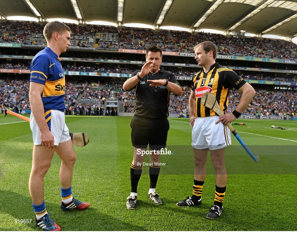 27 September 2014; Referee Brian Gavin with Tipperary captain Brendan Maher, left, and Kilkenny captain JJ Delaney. GAA Hurling All Ireland Senior Championship Final Replay, Kilkenny v Tipperary. Croke Park, Dublin. Picture credit: David Maher / SPORTSFILE