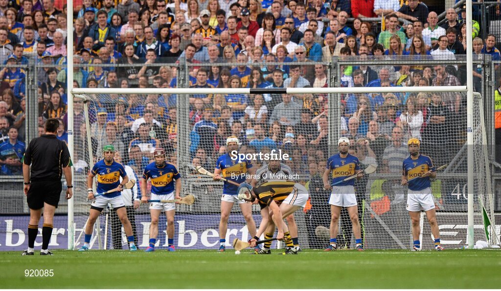27 September 2014; Tipperary players, from left, James Barry, Paddy Stapleton, Pádraic Maher, Darren Gleeson, Brendan Maher and Kieran Bergin and referee Brian Gavin watch Kilkenny's TJ Reid taking a free. GAA Hurling All Ireland Senior Championship Final Replay, Kilkenny v Tipperary. Croke Park, Dublin. Picture credit: Piaras Ó Mídheach / SPORTSFILE