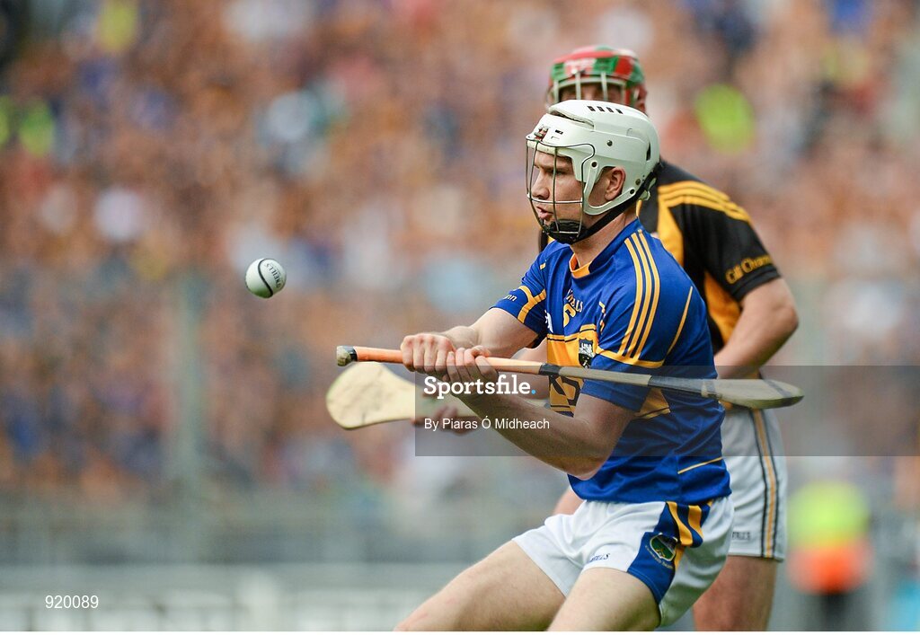 27 September 2014; Brendan Maher, Tipperary, in action against Eoin Larkin, Kilkenny. GAA Hurling All Ireland Senior Championship Final Replay, Kilkenny v Tipperary. Croke Park, Dublin. Picture credit: Piaras Ó Mídheach / SPORTSFILE