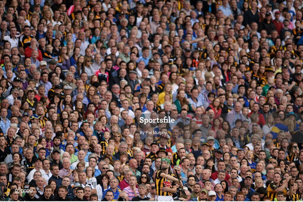 27 September 2014; Henry Shefflin, Kilkenny, waits to come on as a substitute. GAA Hurling All Ireland Senior Championship Final Replay, Kilkenny v Tipperary. Croke Park, Dublin. Picture credit: Pat Murphy / SPORTSFILE