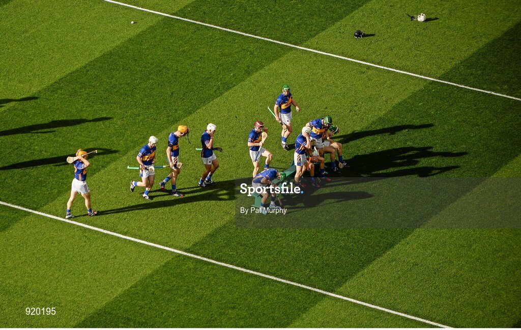 27 September 2014; The Tipperary players make their way to the bench for the team photograph. GAA Hurling All Ireland Senior Championship Final Replay, Kilkenny v Tipperary. Croke Park, Dublin. Picture credit: Pat Murphy / SPORTSFILE