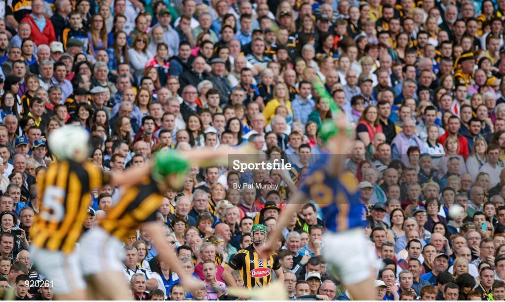 27 September 2014; Henry Shefflin, Kilkenny, waits to come on as a substitute. GAA Hurling All Ireland Senior Championship Final Replay, Kilkenny v Tipperary. Croke Park, Dublin. Picture credit: Pat Murphy / SPORTSFILE