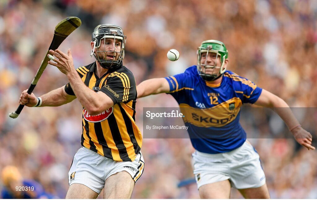 27 September 2014; Conor Fogarty, Kilkenny, in action against John O'Dwyer, Tipperary. GAA Hurling All Ireland Senior Championship Final Replay, Kilkenny v Tipperary. Croke Park, Dublin. Picture credit: Stephen McCarthy / SPORTSFILE
