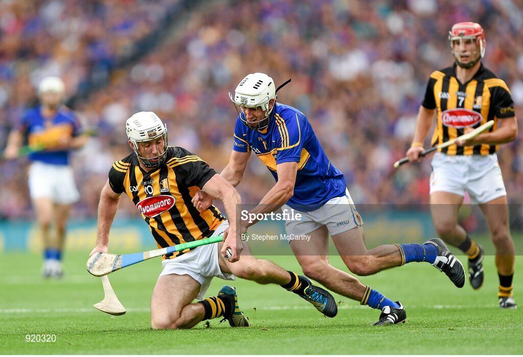 27 September 2014; Michael Fennelly, Kilkenny, in action against Patrick Maher, Tipperary. GAA Hurling All Ireland Senior Championship Final Replay, Kilkenny v Tipperary. Croke Park, Dublin. Picture credit: Stephen McCarthy / SPORTSFILE