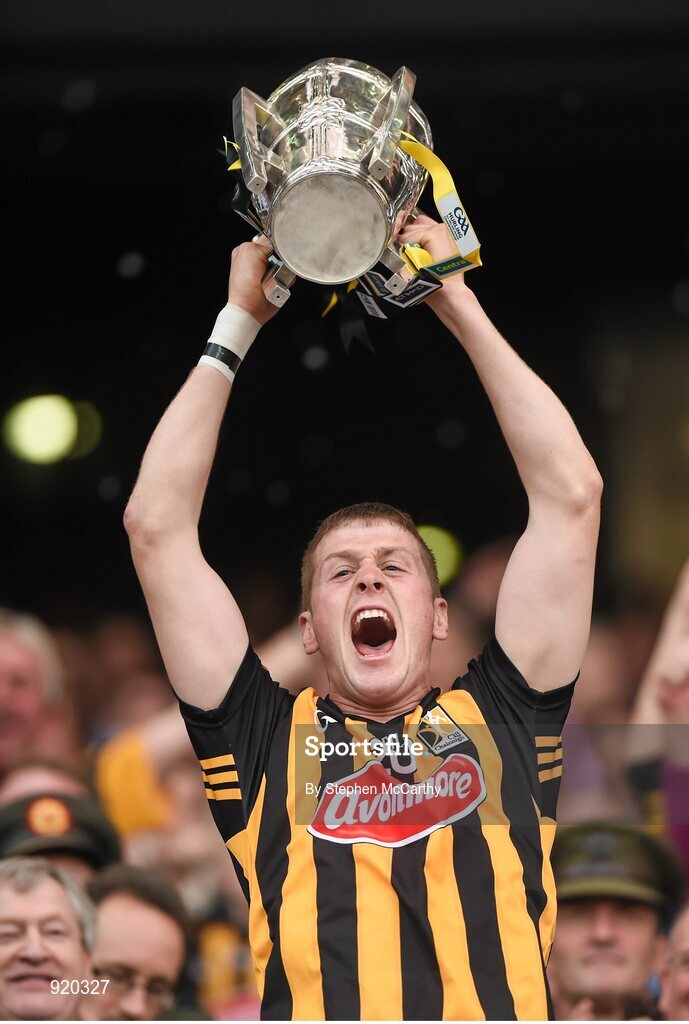 27 September 2014; Kilkenny captain Lester Ryan lifts the Liam MacCarthy cup. GAA Hurling All Ireland Senior Championship Final Replay, Kilkenny v Tipperary. Croke Park, Dublin. Picture credit: Stephen McCarthy / SPORTSFILE