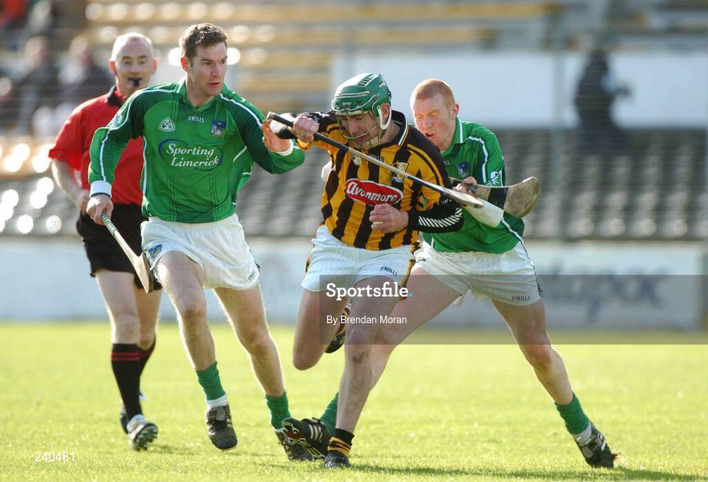 19 March 2007; Eddie Brennan, Kilkenny, in action against Paudie O'Dwyer, left, and Wayne McNamara, Limerick. Allianz National Hurling League, Kilkenny v Limerick, Division 1B, Round 3, Nowlan Park, Kilkenny. Picture credit: Brendan Moran / SPORTSFILE