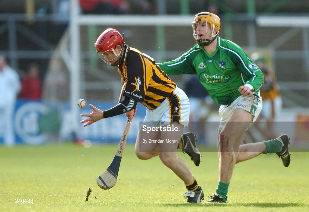 19 March 2007; Tommy Walsh, Kilkenny, in action against Niall Moran, Limerick. Allianz National Hurling League, Kilkenny v Limerick, Division 1B, Round 3, Nowlan Park, Kilkenny. Picture credit: Brendan Moran / SPORTSFILE