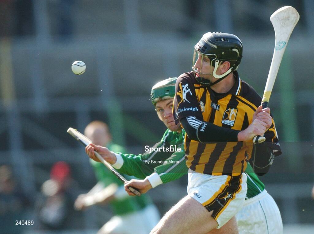 19 March 2007; PJ Delaney, Kilkenny, in action against Mike O'Brien, Limerick. Allianz National Hurling League, Kilkenny v Limerick, Division 1B, Round 3, Nowlan Park, Kilkenny. Picture credit: Brendan Moran / SPORTSFILE