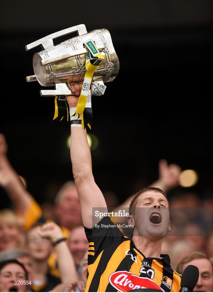 27 September 2014; Kilkenny captain Lester Ryan lifts the Liam MacCarthy cup. GAA Hurling All Ireland Senior Championship Final Replay, Kilkenny v Tipperary. Croke Park, Dublin. Picture credit: Stephen McCarthy / SPORTSFILE