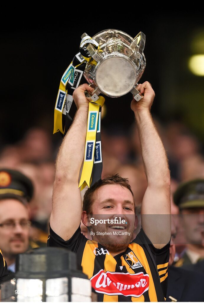 27 September 2014; Richie Hogan, Kilkenny, lifts the Liam MacCarthy cup. GAA Hurling All Ireland Senior Championship Final Replay, Kilkenny v Tipperary. Croke Park, Dublin. Picture credit: Stephen McCarthy / SPORTSFILE