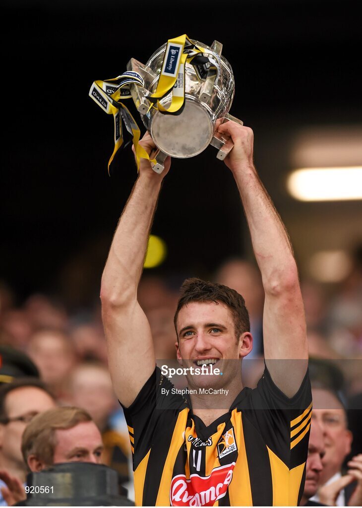 27 September 2014; Colin Fennelly, Kilkenny, lifts the Liam MacCarthy cup. GAA Hurling All Ireland Senior Championship Final Replay, Kilkenny v Tipperary. Croke Park, Dublin. Picture credit: Stephen McCarthy / SPORTSFILE