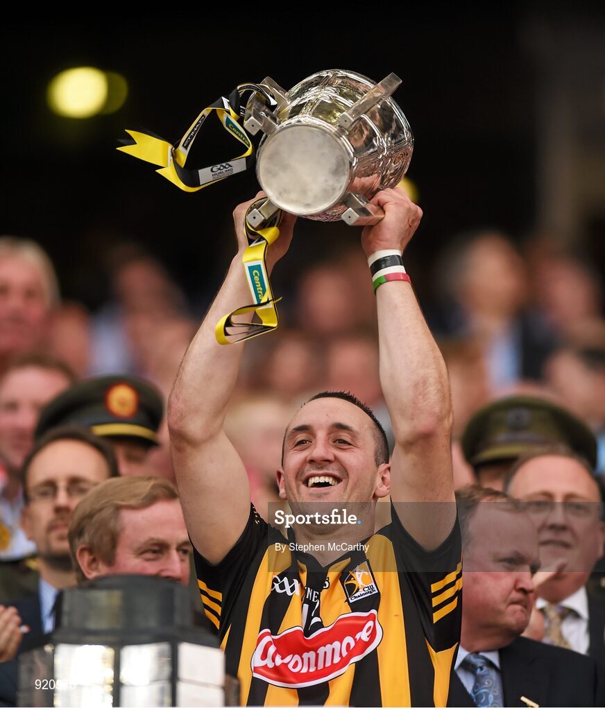27 September 2014; Eoin Larkin, Kilkenny, lifts the Liam MacCarthy cup. GAA Hurling All Ireland Senior Championship Final Replay, Kilkenny v Tipperary. Croke Park, Dublin. Picture credit: Stephen McCarthy / SPORTSFILE