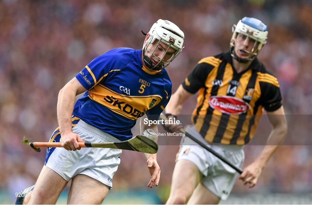 27 September 2014; Brendan Maher, Tipperary, in action against TJ Reid, Kilkenny. GAA Hurling All Ireland Senior Championship Final Replay, Kilkenny v Tipperary. Croke Park, Dublin. Picture credit: Stephen McCarthy / SPORTSFILE