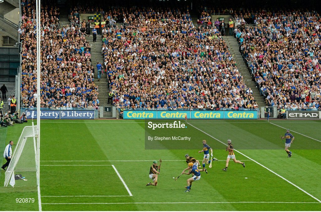 27 September 2014; Tipperary's Seamus Callanan scores his side's first goal of the game. GAA Hurling All Ireland Senior Championship Final Replay, Kilkenny v Tipperary. Croke Park, Dublin. Picture credit: Stephen McCarthy / SPORTSFILE