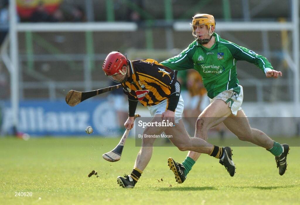 19 March 2007; Tommy Walsh, Kilkenny, in action against Niall Moran, Limerick. Allianz National Hurling League, Kilkenny v Limerick, Division 1B, Round 3, Nowlan Park, Kilkenny. Picture credit: Brendan Moran / SPORTSFILE