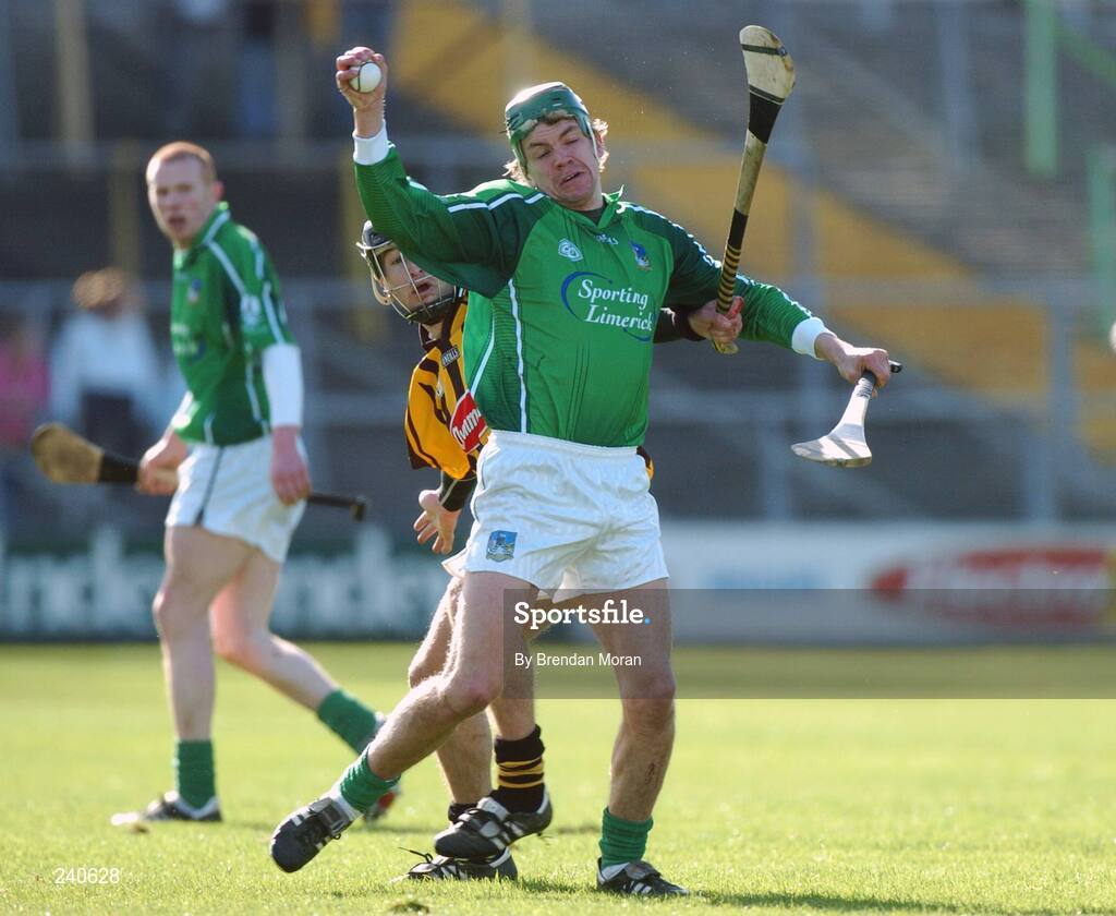 19 March 2007; Mike O'Brien, Limerick, in action against JJ Delaney, Kilkenny. Allianz National Hurling League, Kilkenny v Limerick, Division 1B, Round 3, Nowlan Park, Kilkenny. Picture credit: Brendan Moran / SPORTSFILE