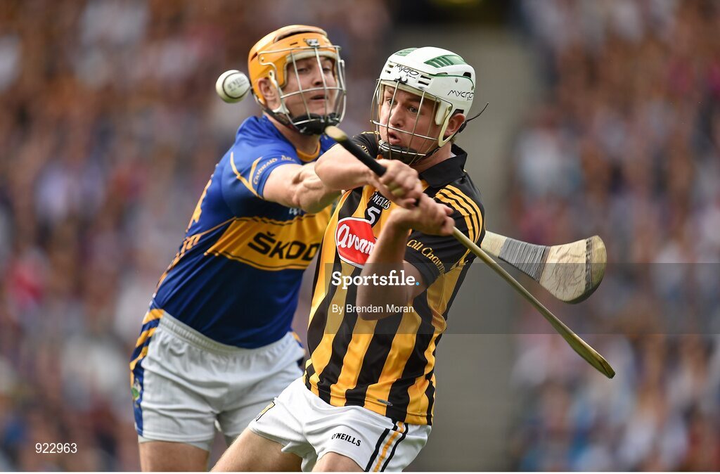 27 September 2014; Padraig Walsh, Kilkenny, in action against Seamus Callanan, Tipperary. GAA Hurling All Ireland Senior Championship Final Replay, Kilkenny v Tipperary. Croke Park, Dublin. Picture credit: Brendan Moran / SPORTSFILE
