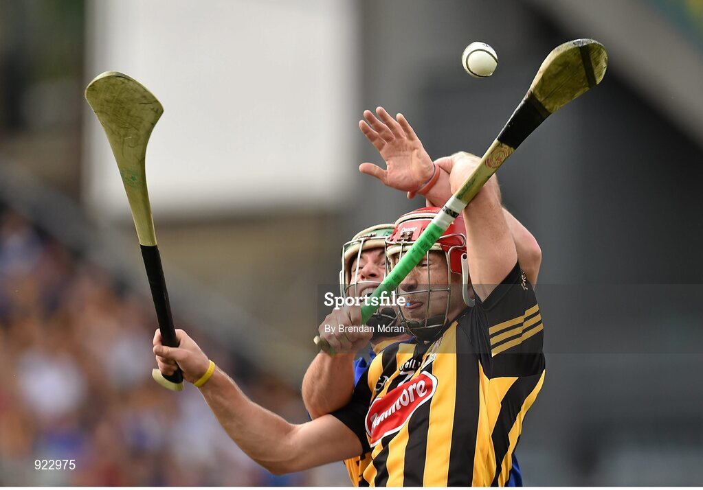 27 September 2014; John O'Dwyer, Tipperary, and Cillian Buckley, Kilkenny, contest a dropping ball. GAA Hurling All Ireland Senior Championship Final Replay, Kilkenny v Tipperary. Croke Park, Dublin. Picture credit: Brendan Moran / SPORTSFILE