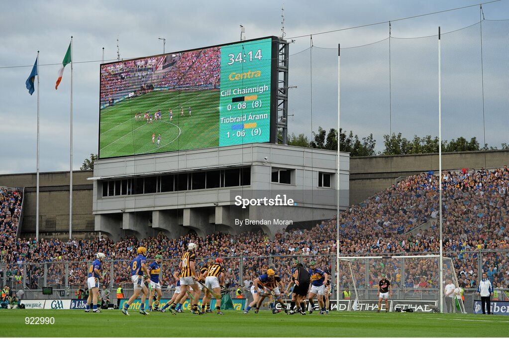27 September 2014; Referee Brian Gavin throws in the sliotar to restart the game. GAA Hurling All Ireland Senior Championship Final Replay, Kilkenny v Tipperary. Croke Park, Dublin. Picture credit: Brendan Moran / SPORTSFILE