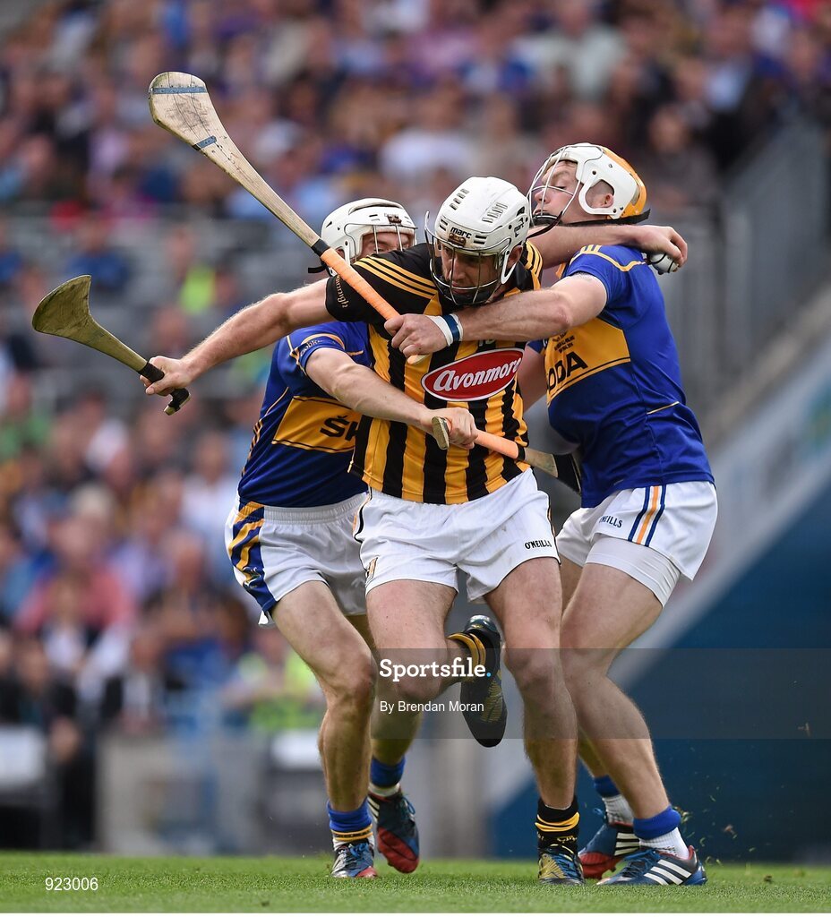 27 September 2014; Michael Fennelly, Kilkenny, in action against Brendan Maher, left, and Padraic Maher, Tipperary. GAA Hurling All Ireland Senior Championship Final Replay, Kilkenny v Tipperary. Croke Park, Dublin. Picture credit: Brendan Moran / SPORTSFILE