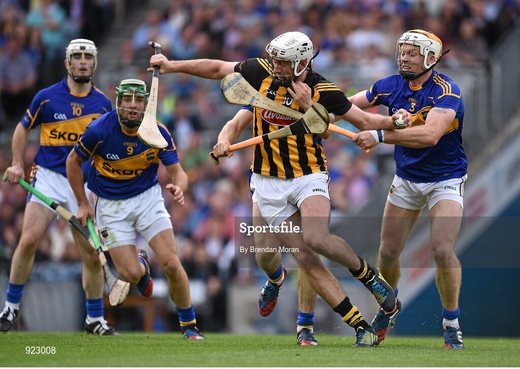 27 September 2014; Michael Fennelly, Kilkenny, in action against Brendan Maher, left, and Padraic Maher, Tipperary. GAA Hurling All Ireland Senior Championship Final Replay, Kilkenny v Tipperary. Croke Park, Dublin. Picture credit: Brendan Moran / SPORTSFILE