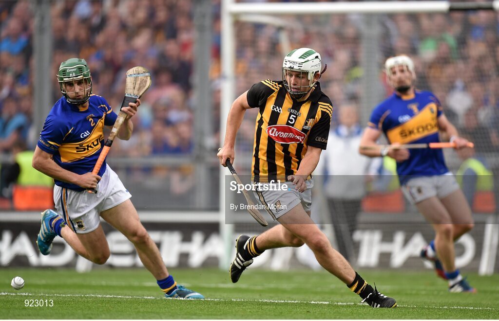 27 September 2014; Padraig Walsh, Kilkenny, in action against Cathal Barrett, Tipperary. GAA Hurling All Ireland Senior Championship Final Replay, Kilkenny v Tipperary. Croke Park, Dublin. Picture credit: Brendan Moran / SPORTSFILE
