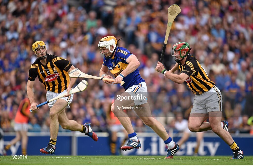 27 September 2014; Padraic Maher, Tipperary, in action against Colin Fennelly, left, and Eoin Larkin, Kilkenny. GAA Hurling All Ireland Senior Championship Final Replay, Kilkenny v Tipperary. Croke Park, Dublin. Picture credit: Brendan Moran / SPORTSFILE