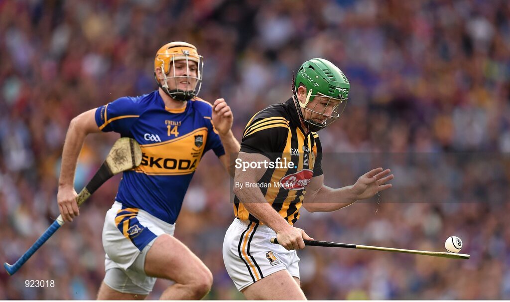 27 September 2014; Paul Murphy, Kilkenny, in action against Seamus Callanan, Tipperary. GAA Hurling All Ireland Senior Championship Final Replay, Kilkenny v Tipperary. Croke Park, Dublin. Picture credit: Brendan Moran / SPORTSFILE