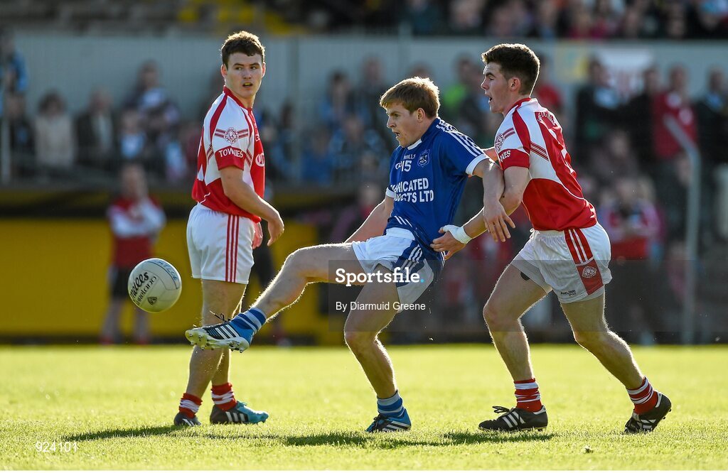 12 October 2014; Padraic Collins, Cratloe, in action against David O'Halloran, left, and Liam Corry, Eire Og. Clare County Senior Football Championship Final, Cratloe v Eire Og. Cusack Park, Ennis, Co. Clare. Picture credit: Diarmuid Greene / SPORTSFILE