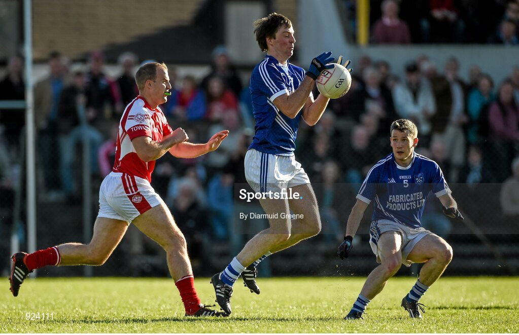 12 October 2014; Barry Duggan, Cratloe, supported by team-mate Martin Oige Murphy, in action against Stephen Hickey, Eire Og. Clare County Senior Football Championship Final, Cratloe v Eire Og. Cusack Park, Ennis, Co. Clare. Picture credit: Diarmuid Greene / SPORTSFILE