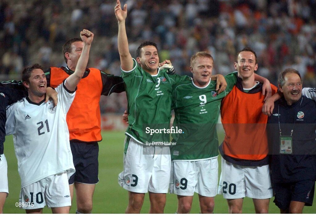 5 June 2002; Republic of Ireland players, from left, Robbie Keane, Alan Kelly, Ian Harte, Damien Duff, Andy O'Brien and kit man Joe Walsh celebrate after the draw against Germany. FIFA World Cup Finals, Group E, Republic of Ireland v Germany, Ibaraki Stadium, Ibaraki, Japan. Picture credit: David Maher / SPORTSFILE