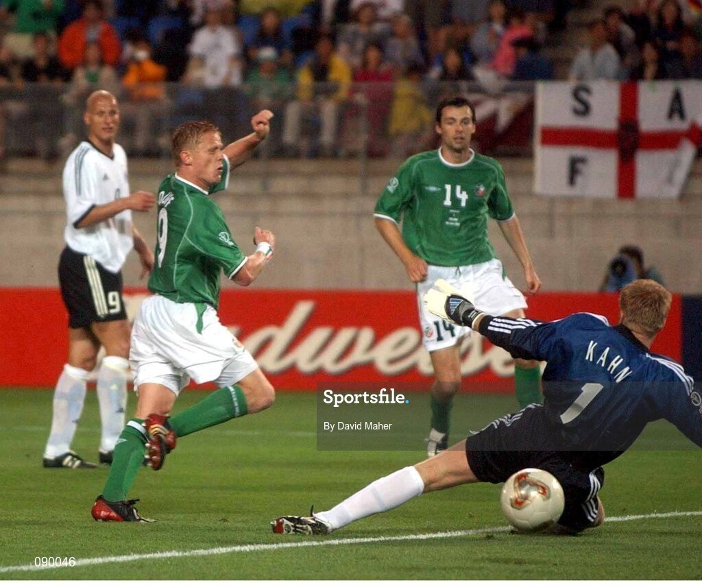 5 June 2002; Damien Duff, Republic of Ireland, gets his shot just past Germany goalkeeper Oliver Kahn and wide of the post. FIFA World Cup Finals, Group E, Republic of Ireland v Germany, Ibaraki Stadium, Ibaraki, Japan. Picture credit: David Maher / SPORTSFILE