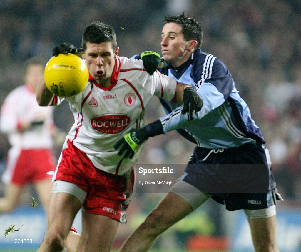 3 February 2007; Sean Cavanagh, Tyrone, in action against Derek Murray, Dublin. Allianz NFL Division 1A, Dublin v Tyrone, Croke Park, Dublin. Picture credit: Oliver McVeigh / SPORTSFILE