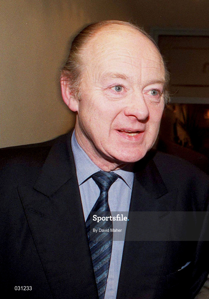 6 February 1995; Boxing manager Barney Eastwood arrives for a press conference at the Jury's Hotel in Ballsbridge, Dublin. Photo by David Maher/Sportsfile