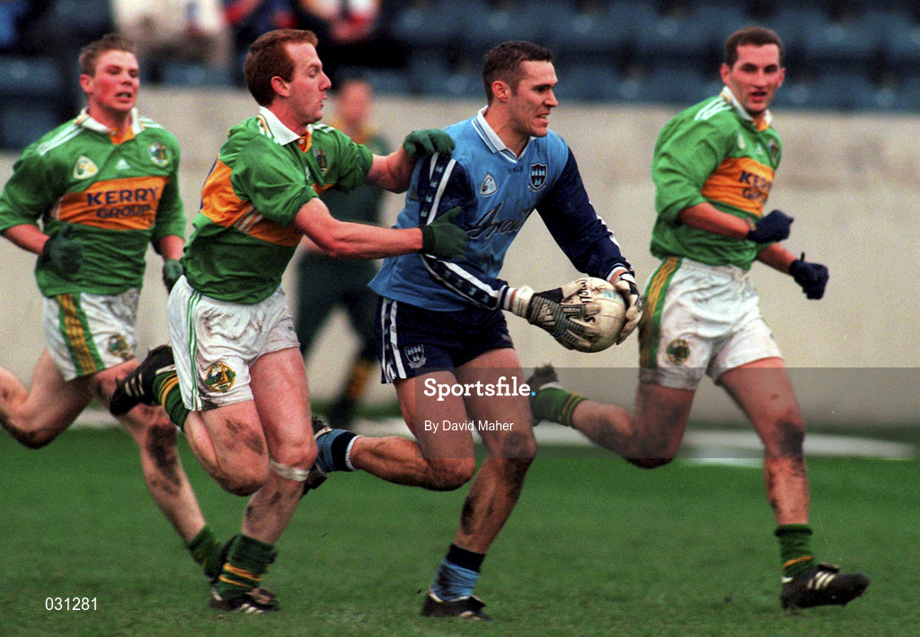 28 November 1999; Ciaran Whelan of Dublin in action against Liam Hassett of Kerry during the Church & General National Football League match between Dublin and Kerry at Parnell Park in Dublin. Photo by David Maher/Sportsfile