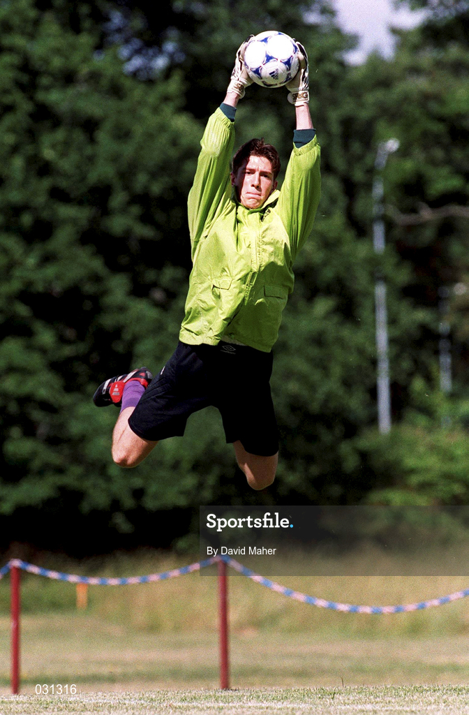 25 July 1999; Dean Delaney during a Republic of Ireland training session at Karlbergsplan in Linkoping, Sweden. Photo by David Maher/Sportsfile