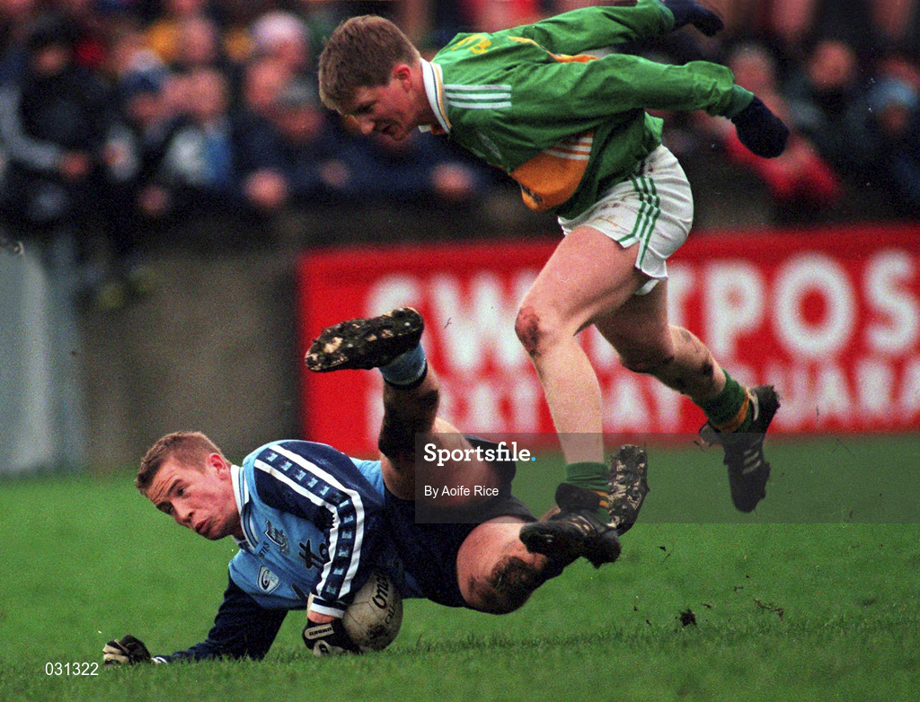 28 November 1999; Declan Conlon of Dublin in action against Mike Russell of Kerry during the Church & General National Football League match between Dublin and Kerry at Parnell Park in Dublin. Photo by Aoife Rice/Sportsfile